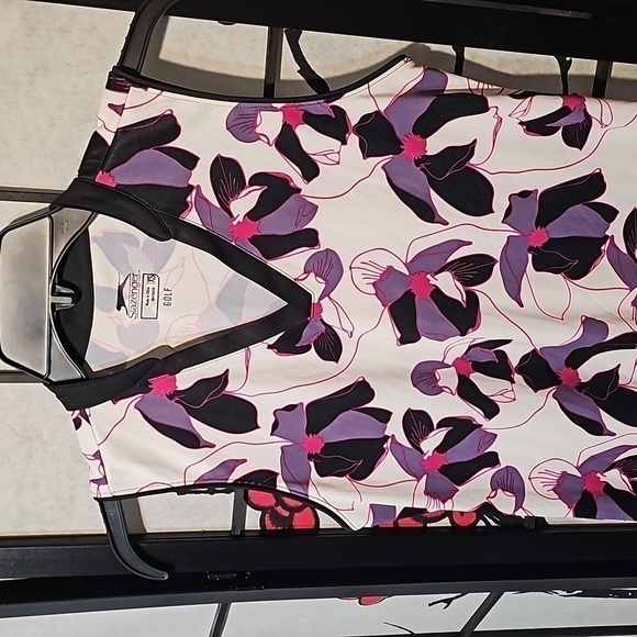 Slazenger Nightfall Plum Floral Golf Top NWT XS - Picture 3 of 6